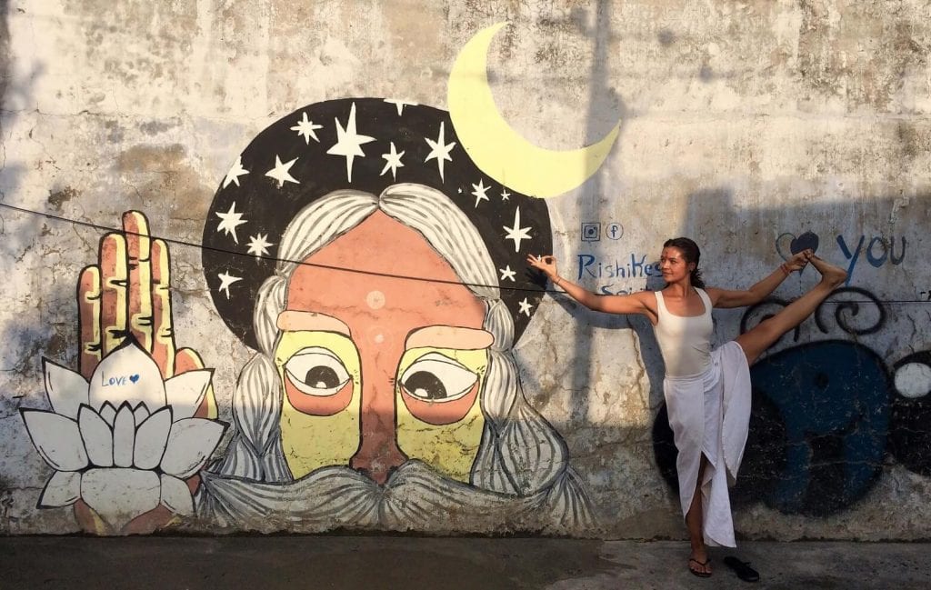 Yoga in front of a Graphity